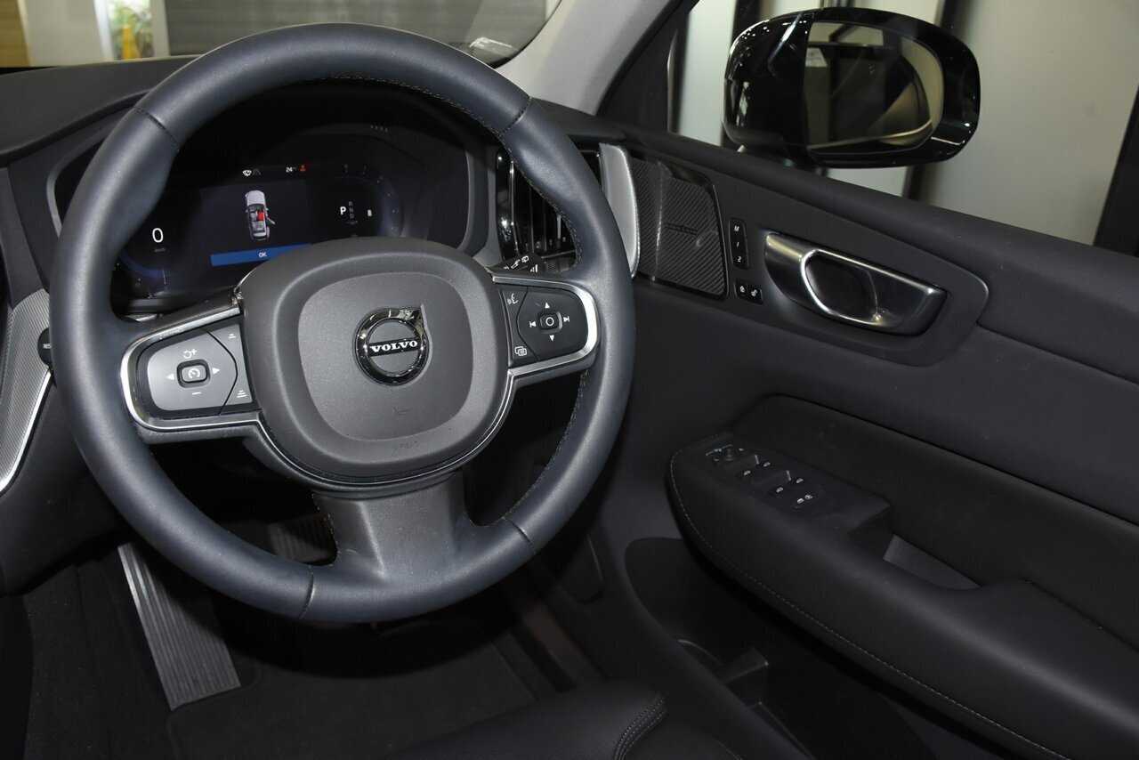 Volvo  XC60 Plus, B5 Mild Hybrid, Petrol