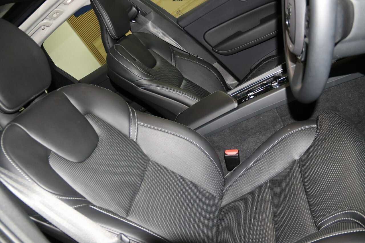 Volvo  XC60 Ultimate, B5 Mild Hybrid, Petrol, Bright