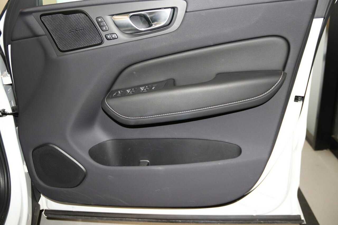 Volvo  XC60 Ultimate, B5 Mild Hybrid, Petrol, Bright