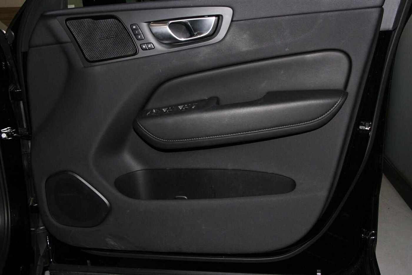 Volvo  XC60 Plus, B5 Mild Hybrid, Petrol
