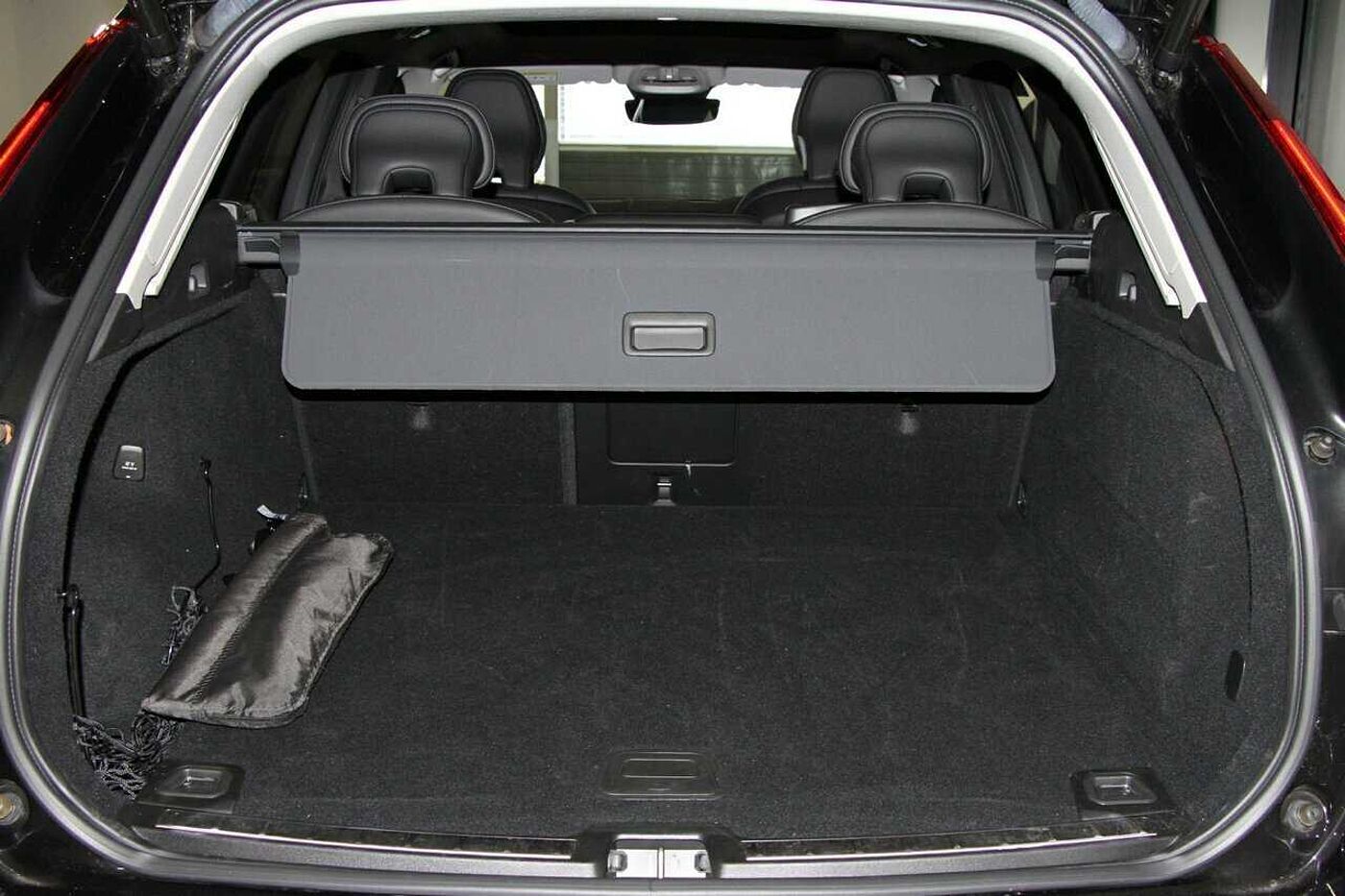Volvo  XC60 Plus, B5 Mild Hybrid, Petrol