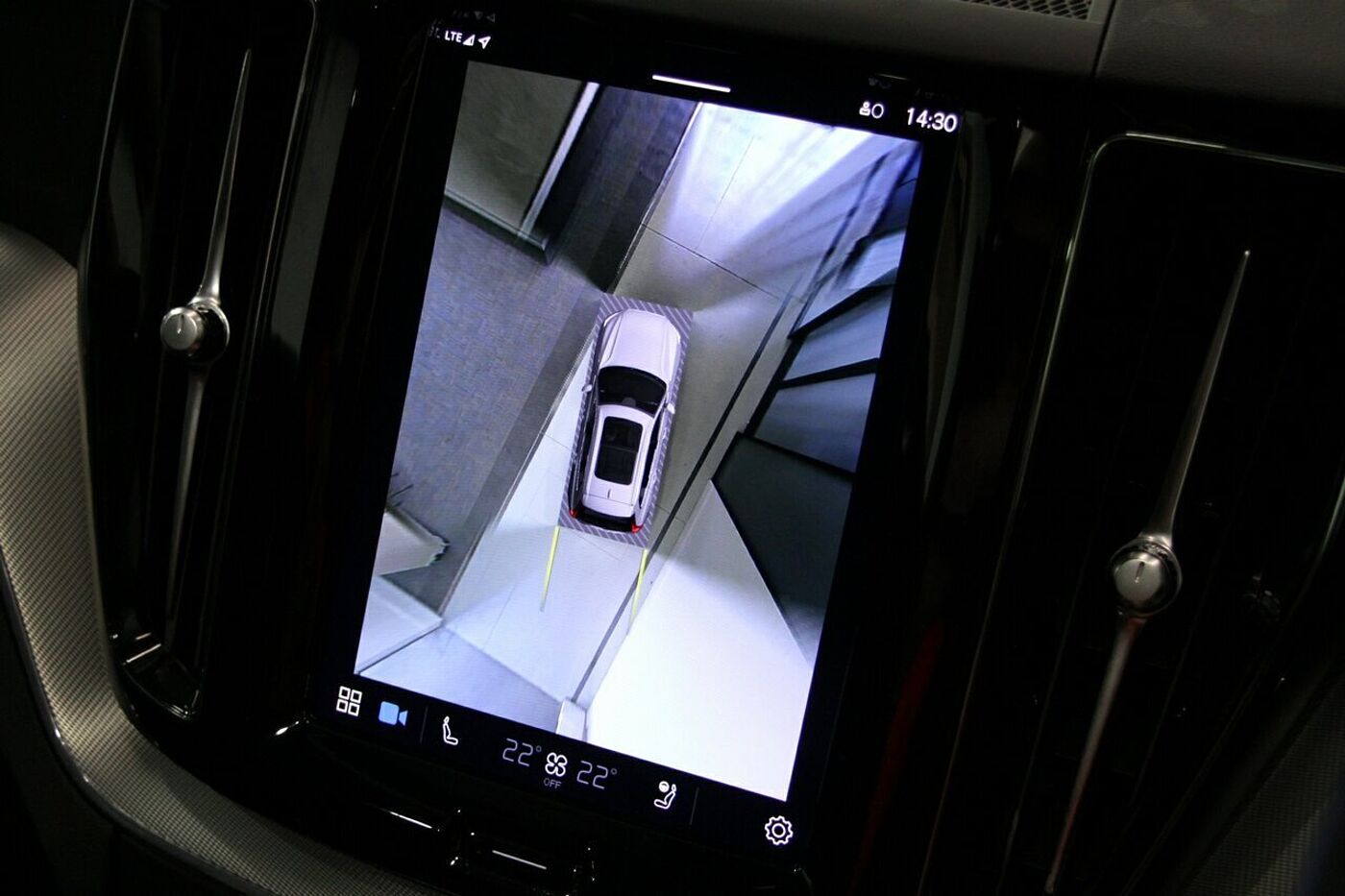 Volvo  XC60 Plus, B5 Mild Hybrid, Petrol