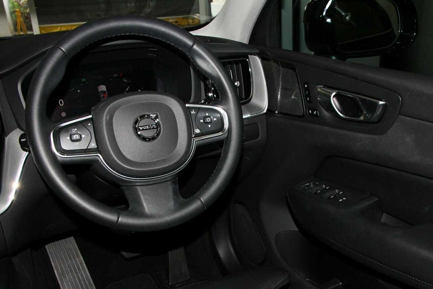 Volvo  XC60 Plus, B5 Mild Hybrid, Petrol