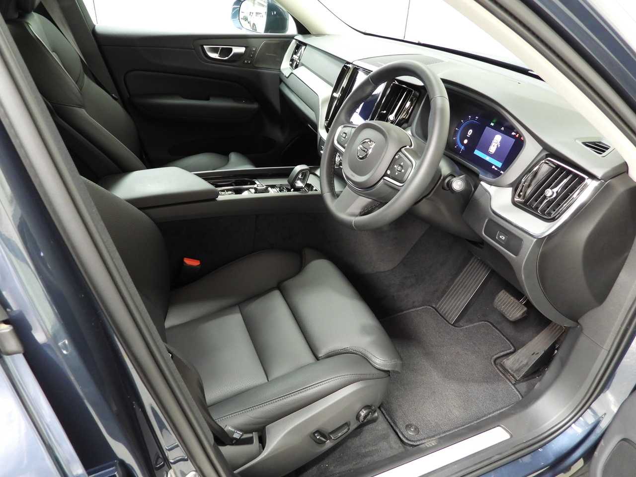 Volvo  XC60 Plus, B5 AWD Mild hybrid, Petrol