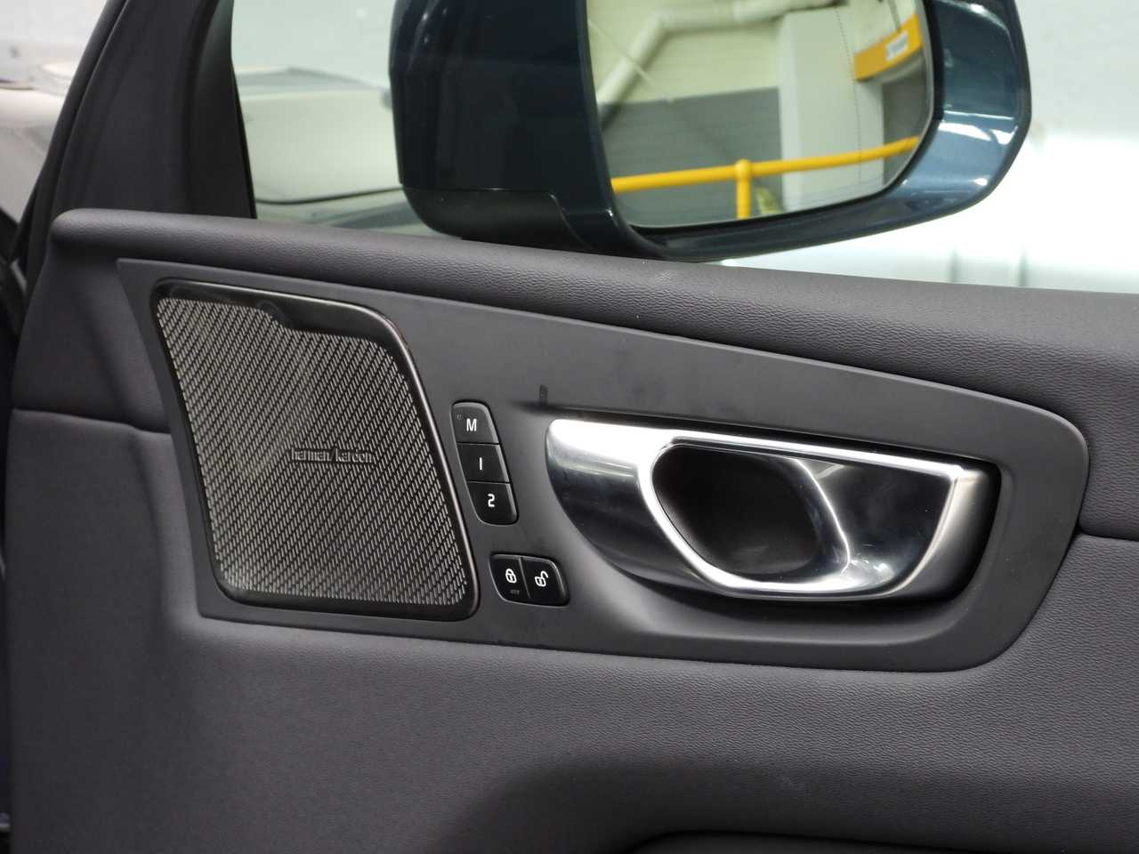 Volvo  XC60 Plus, B5 AWD Mild hybrid, Petrol