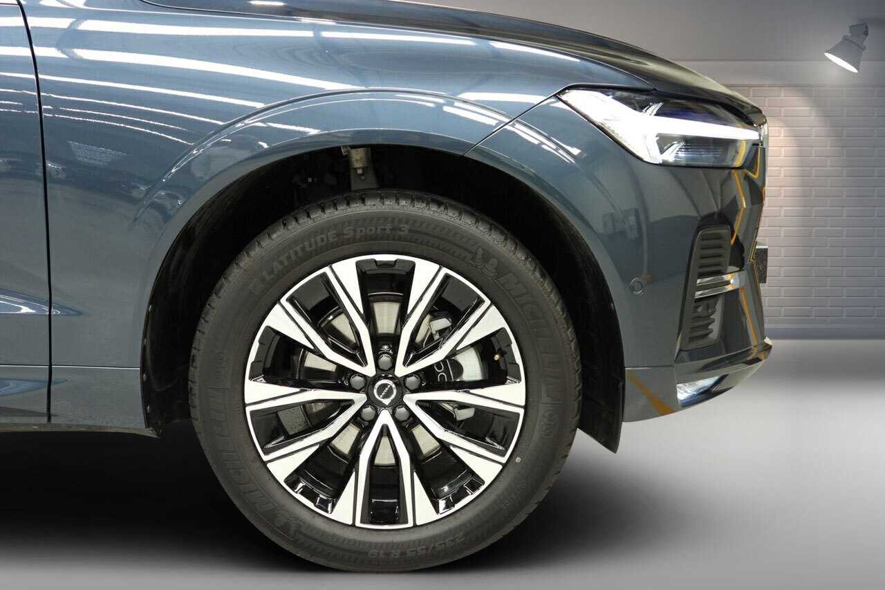 Volvo  XC60 Plus, B5 AWD Mild hybrid, Petrol