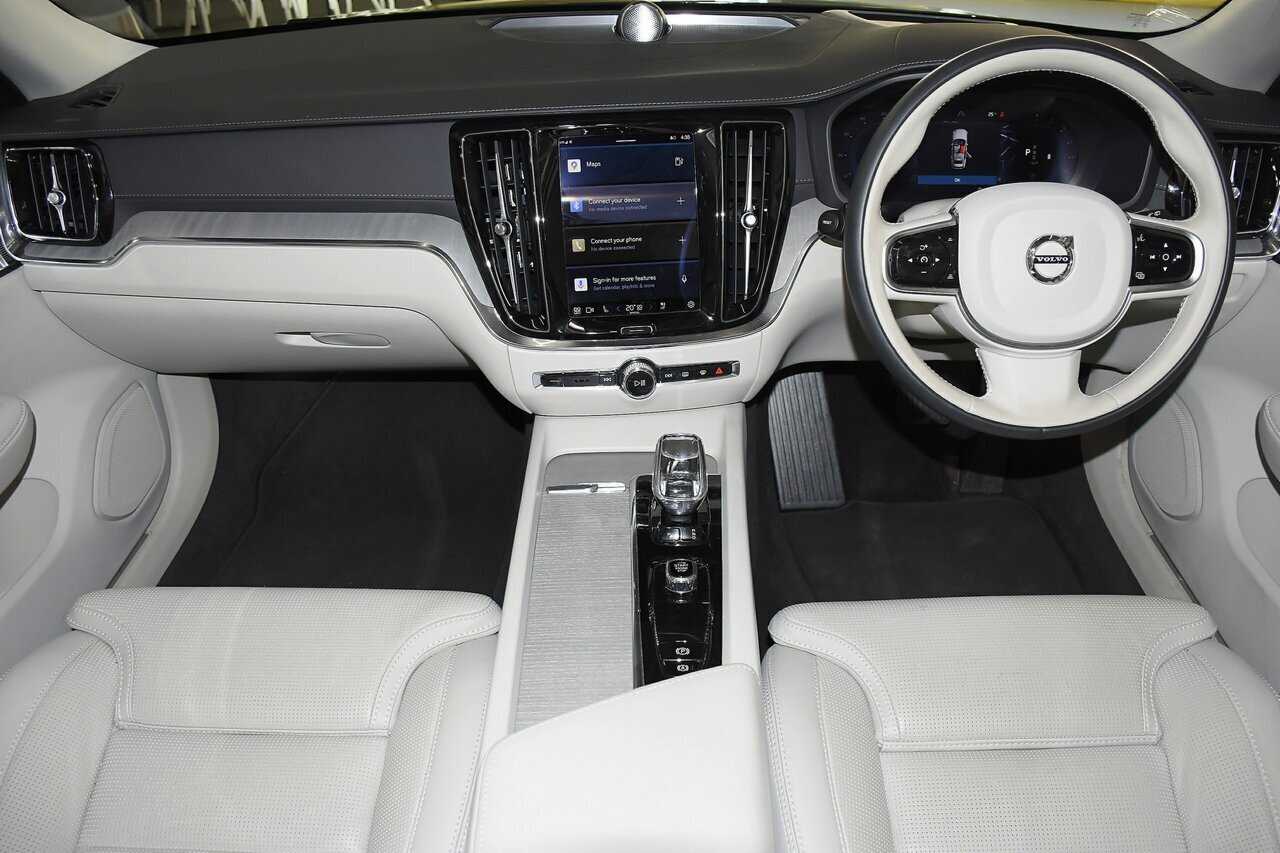 Volvo  V60 Cross Country Ultimate, B5 AWD Mild hybrid, Petrol, Bright