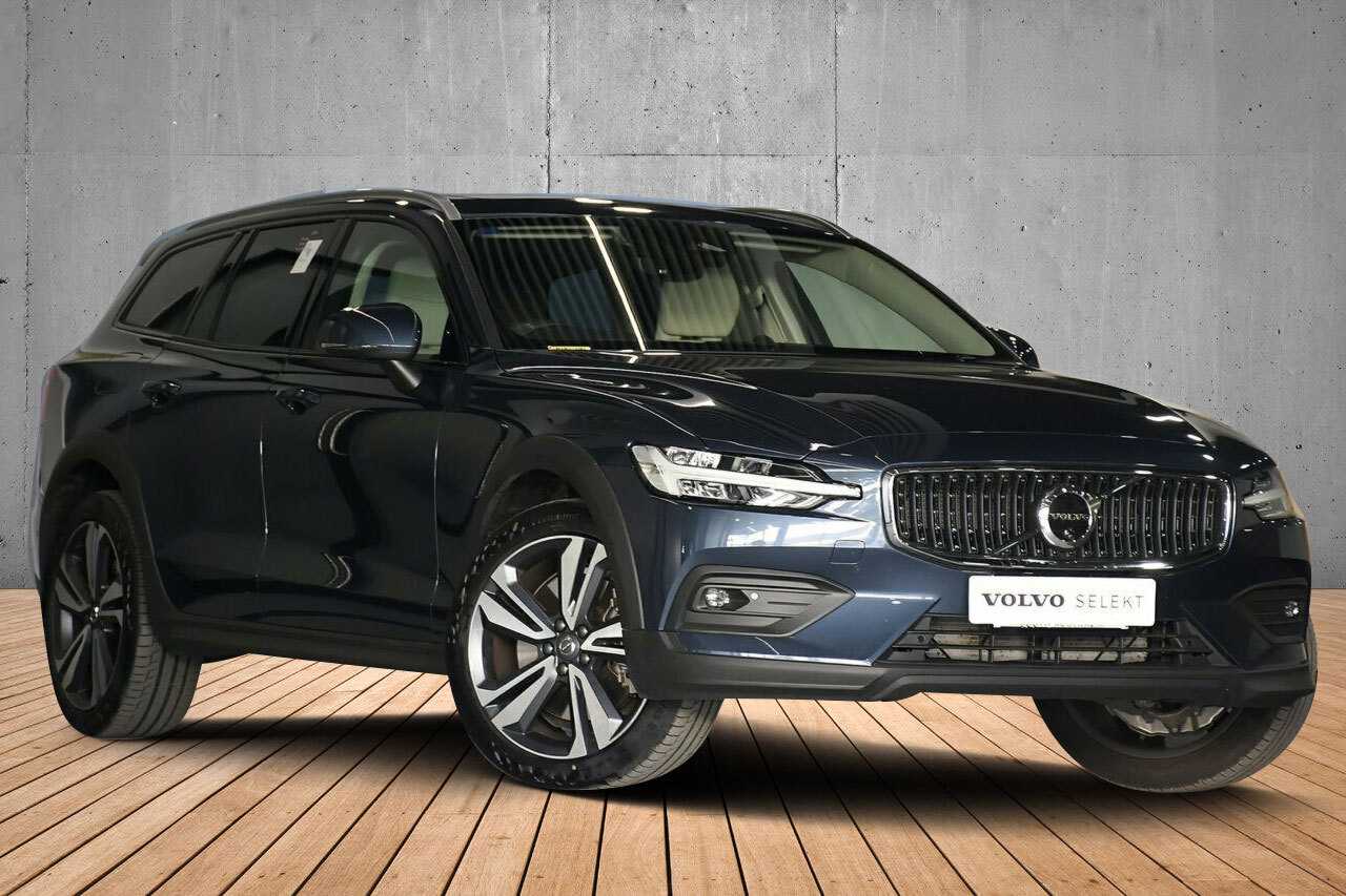 Volvo  V60 Cross Country Ultimate, B5 AWD Mild hybrid, Petrol, Bright