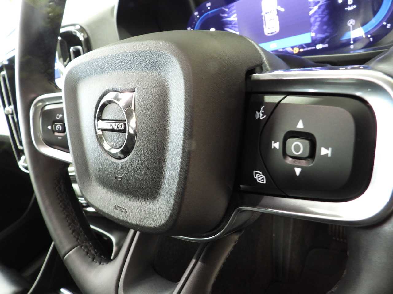 Volvo  XC40 Plus, B4 mild hybrid, Petrol