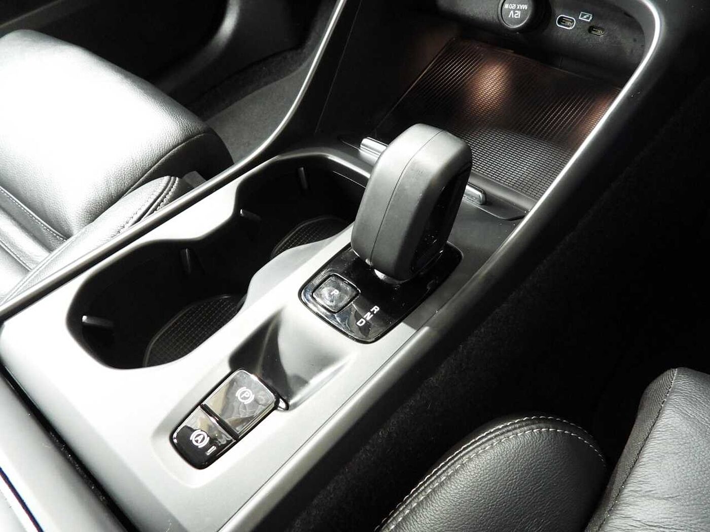 Volvo  XC40 Plus, B4 mild hybrid, Petrol