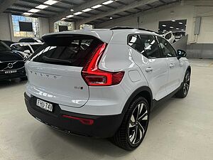 Volvo  XC40 Ultimate, B4 AWD Mild hybrid, Petrol, Dark