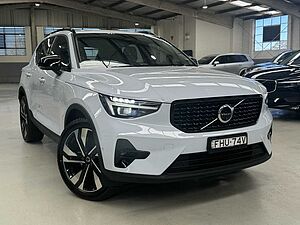 Volvo  XC40 Ultimate, B4 AWD Mild hybrid, Petrol, Dark