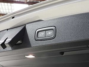 Volvo  Z Series MY24 Ultimate B5 Geartronic AWD Bright