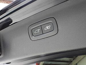 Volvo  XC90 Recharge R-Design, T8 AWD (235+65 kW), Seven individual seats