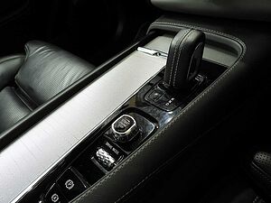 Volvo  XC90 Recharge R-Design, T8 AWD (235+65 kW), Seven individual seats