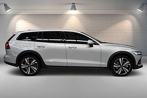 Volvo  V60 Cross Country Pro, B5 AWD mild hybrid