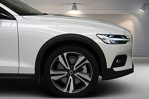 Volvo  Z Series MY25 Ultra B5 Geartronic AWD Bright