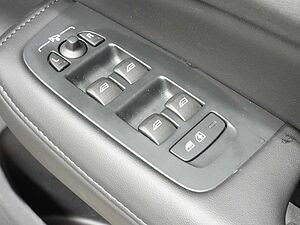 Volvo  Z Series MY25 Ultra B5 Geartronic AWD Bright