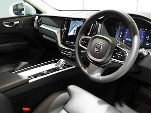 Volvo  UZ MY23 Plus B5 AWD