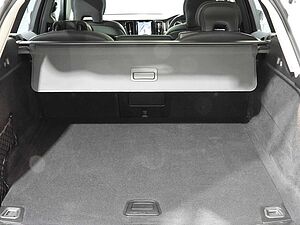 Volvo  UZ MY23 Plus B5 AWD