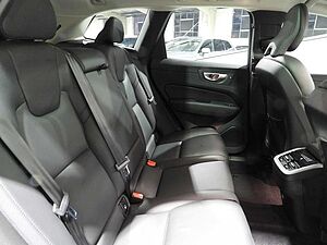 Volvo  UZ MY23 Plus B5 AWD