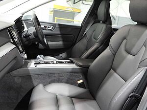 Volvo  UZ MY23 Plus B5 AWD
