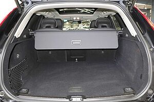 Volvo  XC60 Plus, B5 Mild Hybrid, Petrol