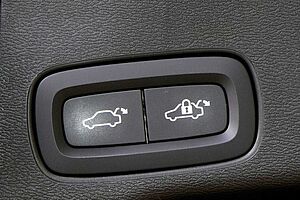 Volvo  XC60 Plus, B5 Mild Hybrid, Petrol