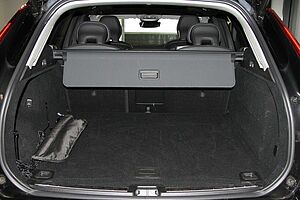 Volvo  XC60 Plus, B5 Mild Hybrid, Petrol
