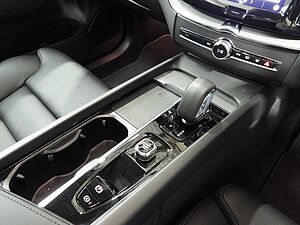Volvo  XC60 Plus, B5 AWD Mild hybrid, Petrol