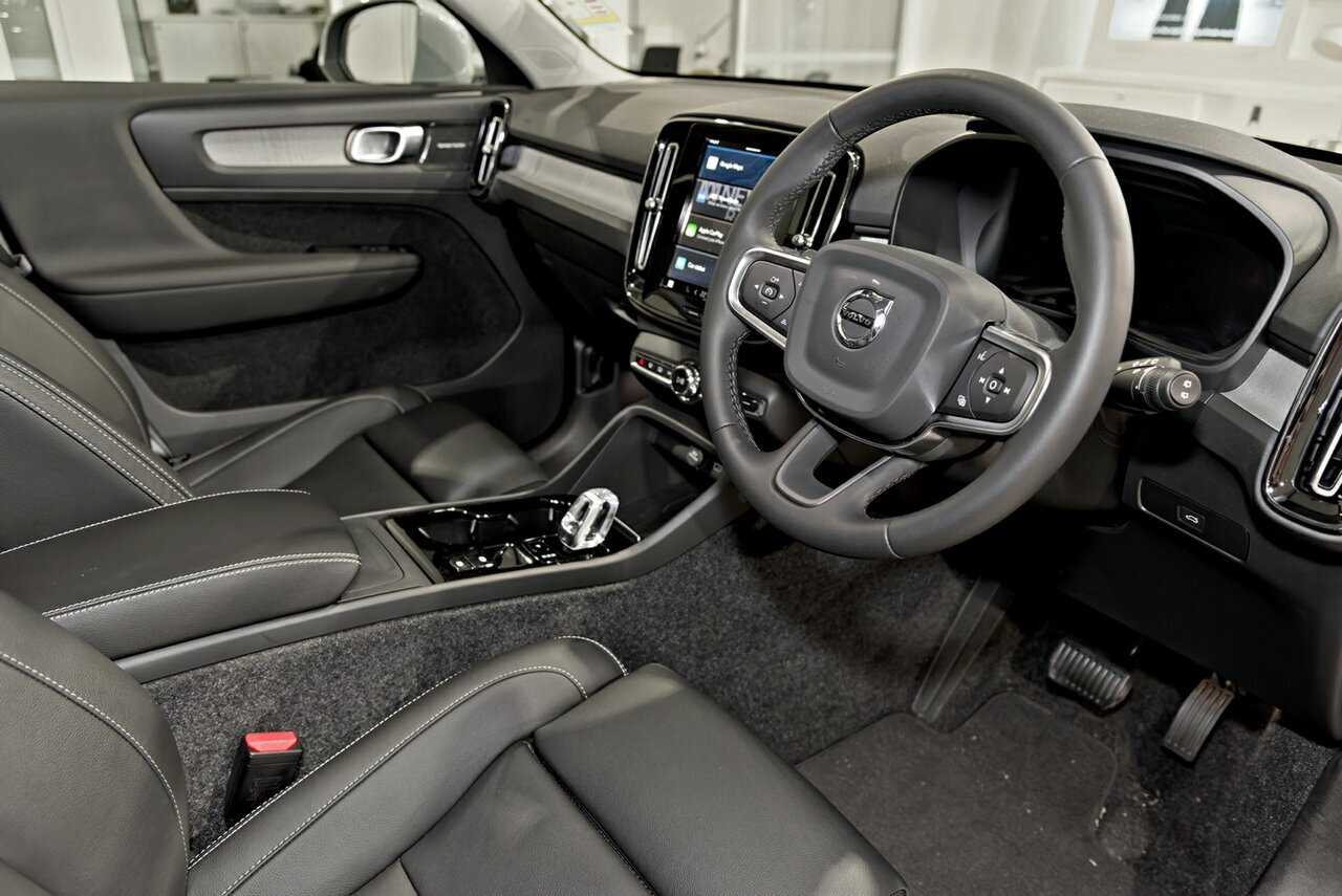 Volvo  XC40 Ultra, B4 AWD Mild hybrid, Petrol, Bright