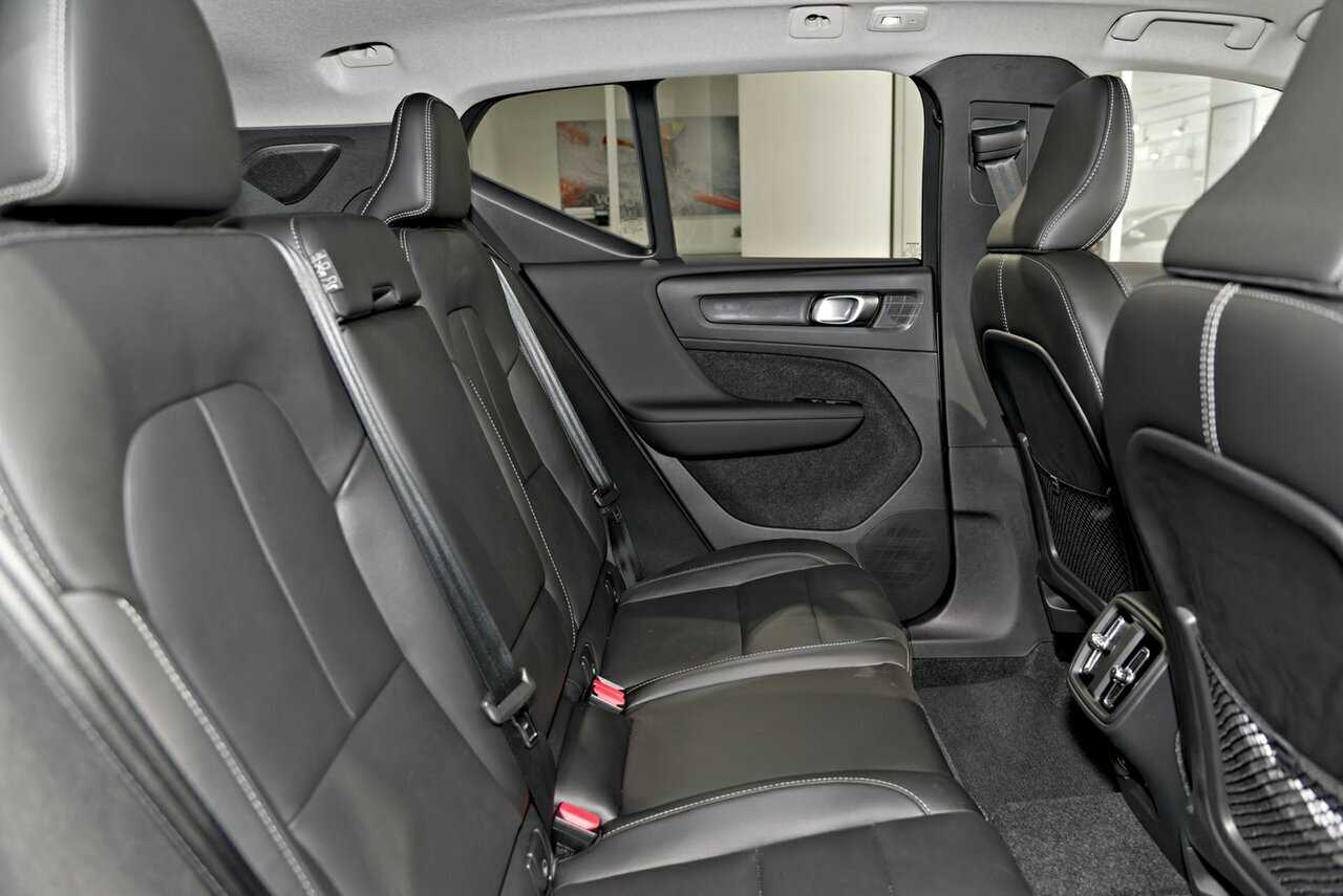 Volvo  XC40 Ultra, B4 AWD Mild hybrid, Petrol, Bright
