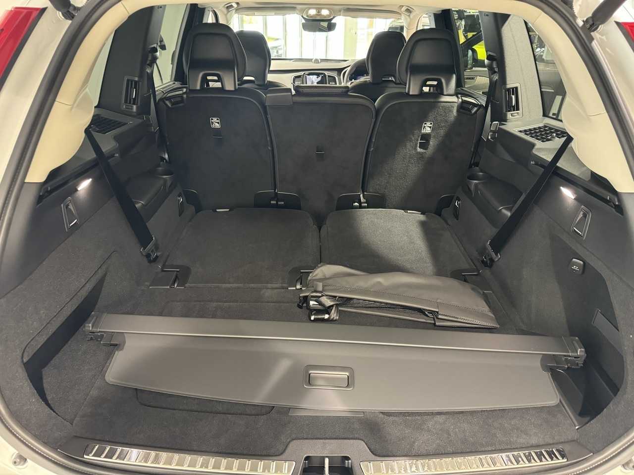 Volvo  XC90 Ultra, T8 AWD Plug-in hybrid, Electric/Petrol, Dark, 7 Seats