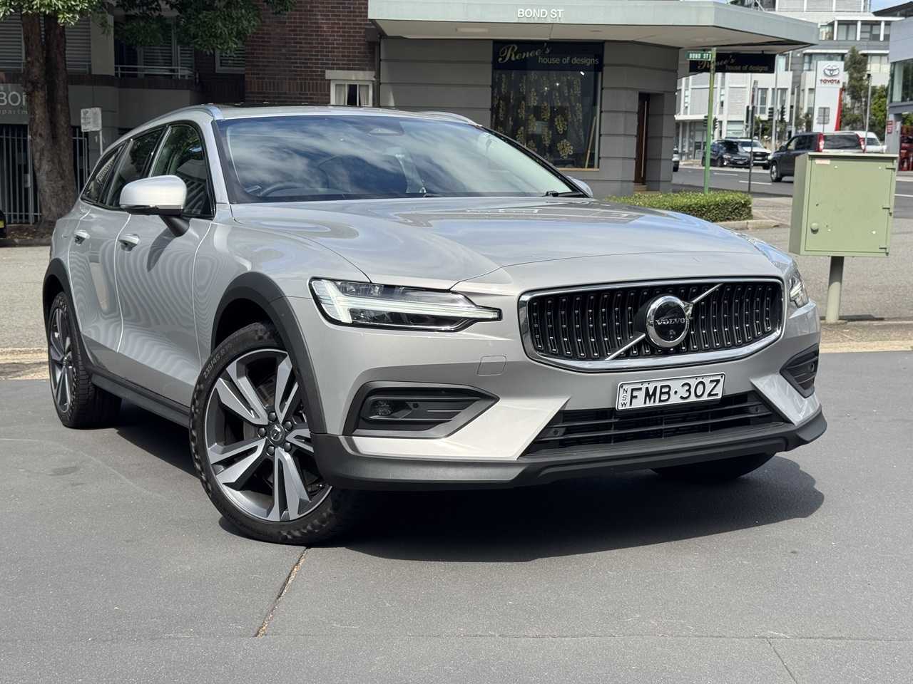 Volvo  V60 Cross Country Ultimate, B5 AWD Mild hybrid, Petrol, Bright