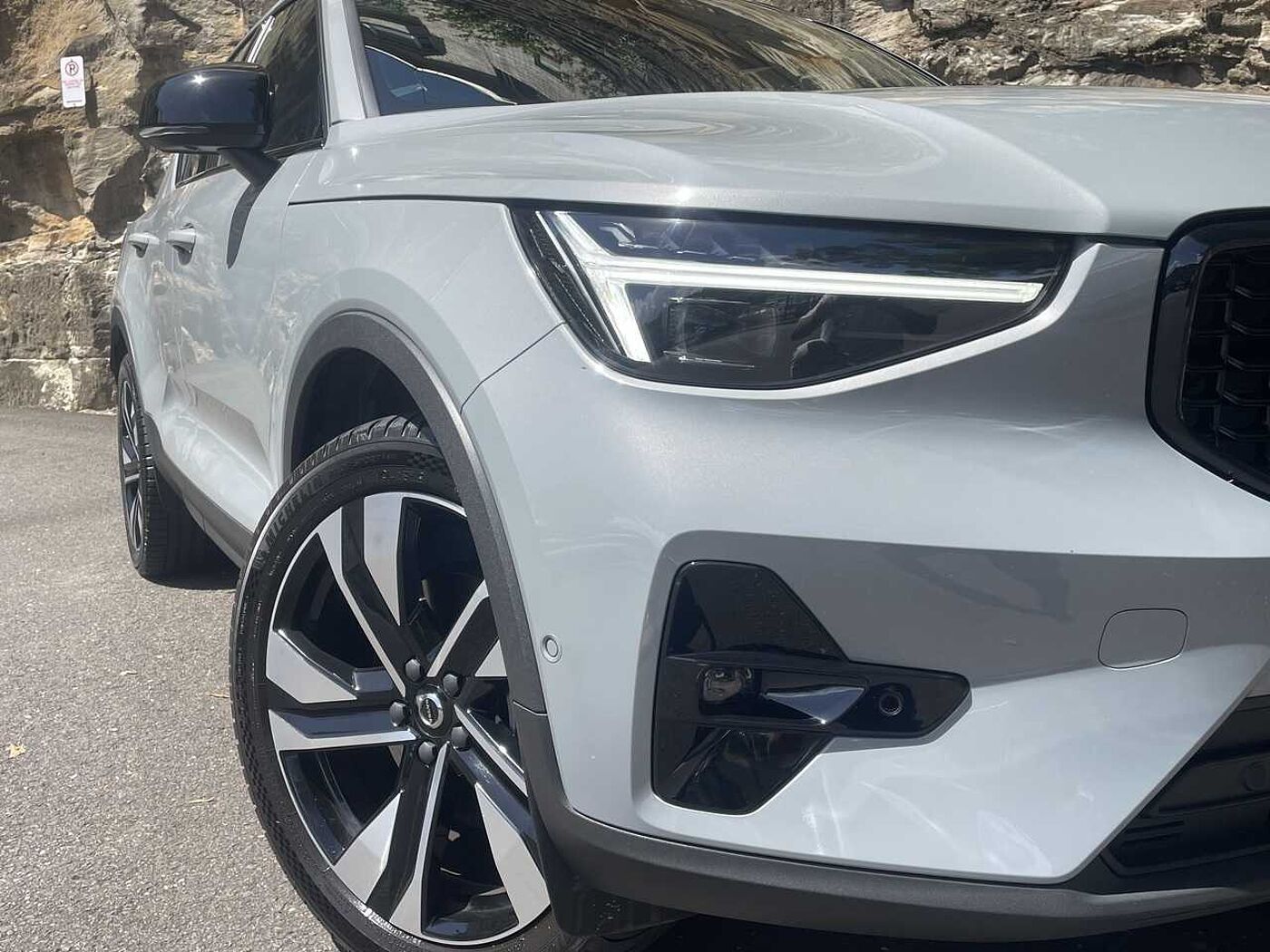 Volvo  XC40 Ultimate, B4 AWD Mild hybrid, Petrol, Dark