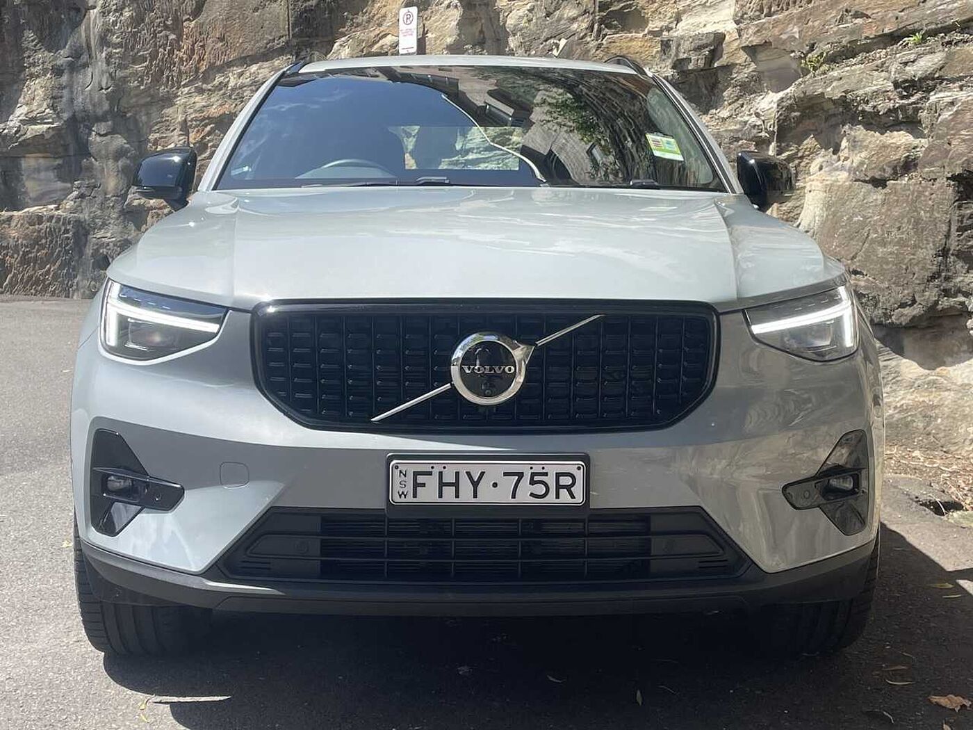 Volvo  XC40 Ultimate, B4 AWD Mild hybrid, Petrol, Dark