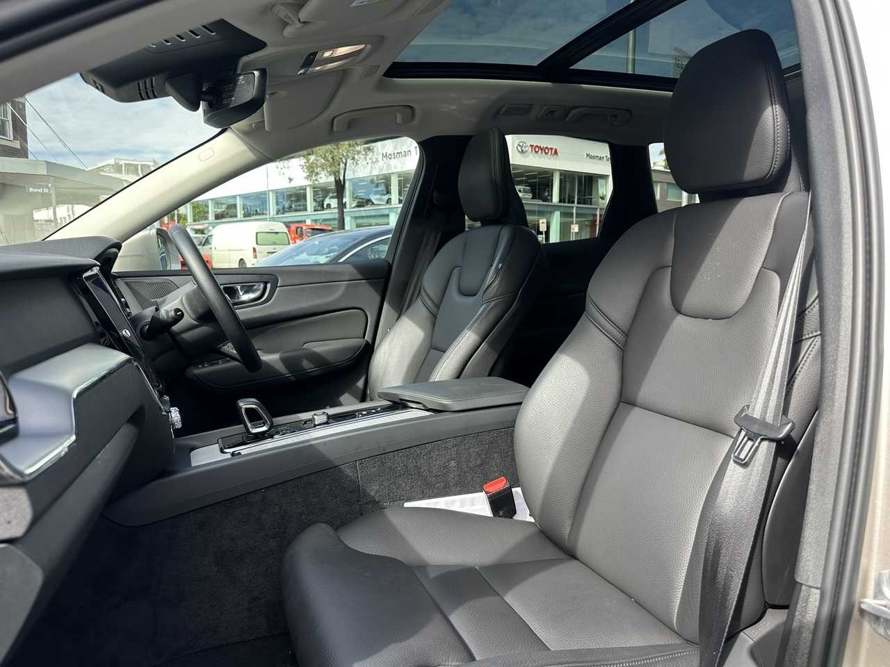 Volvo  UZ MY25 Plus B5 AWD