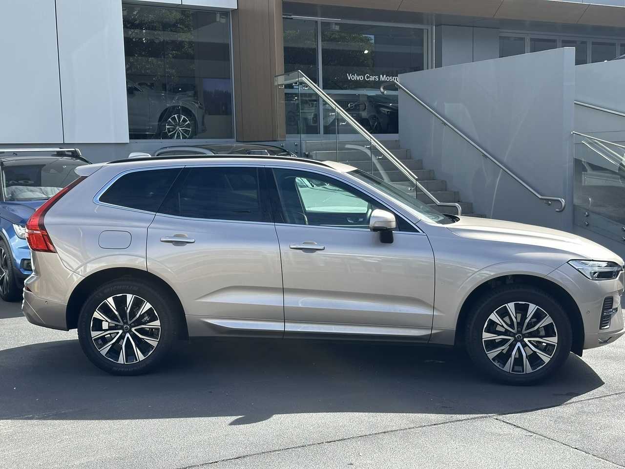 Volvo  UZ MY25 Plus B5 AWD