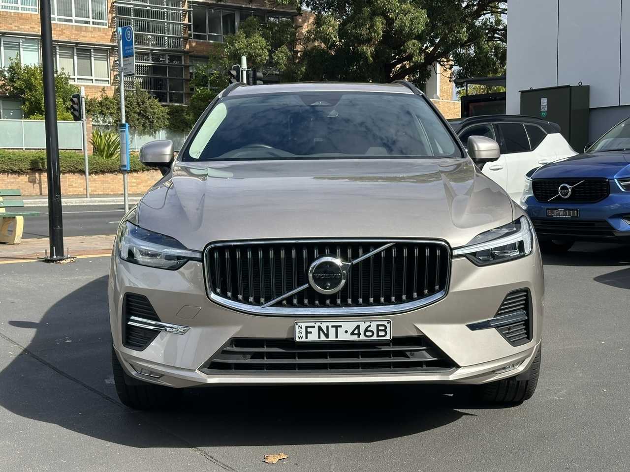 Volvo  UZ MY25 Plus B5 AWD