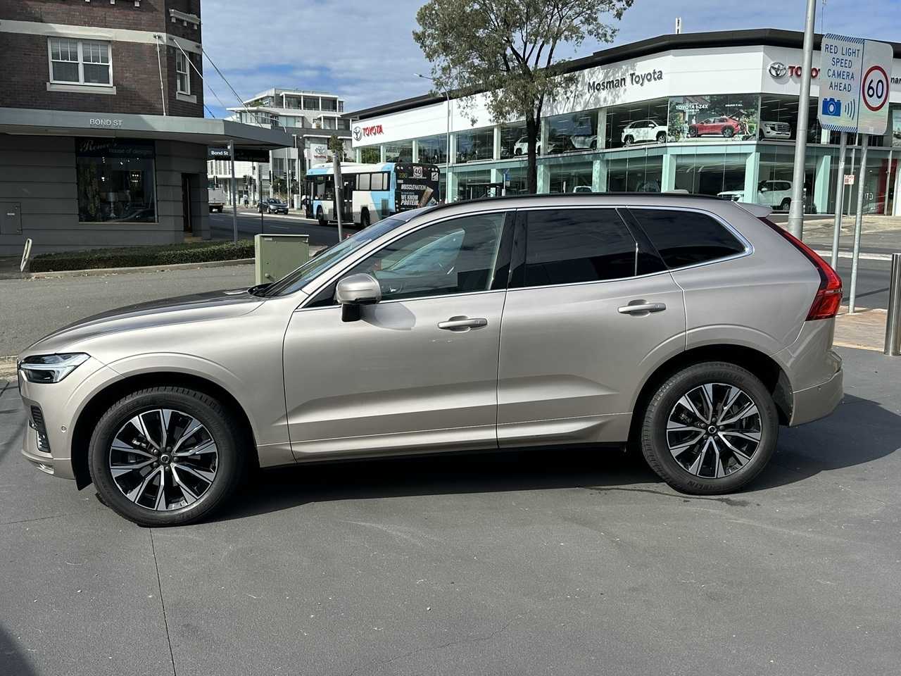 Volvo  UZ MY25 Plus B5 AWD