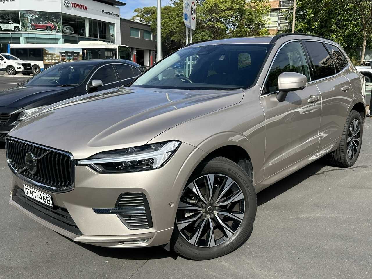 Volvo  UZ MY25 Plus B5 AWD