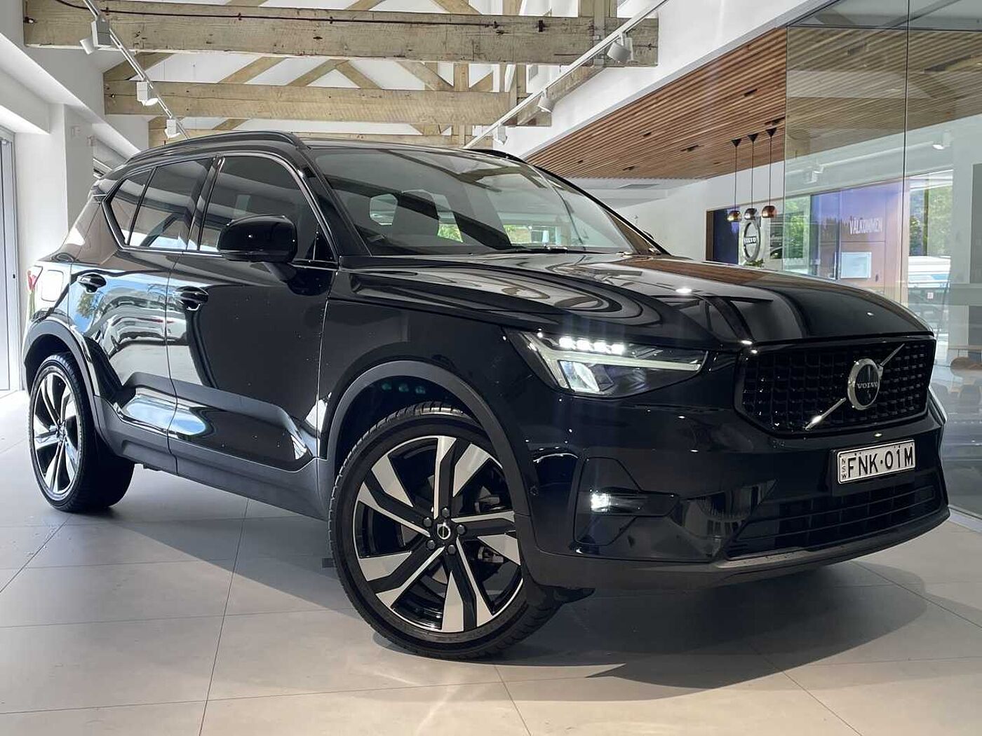 Volvo  XC40 Ultimate, B5 Mild Hybrid, Petrol, Dark