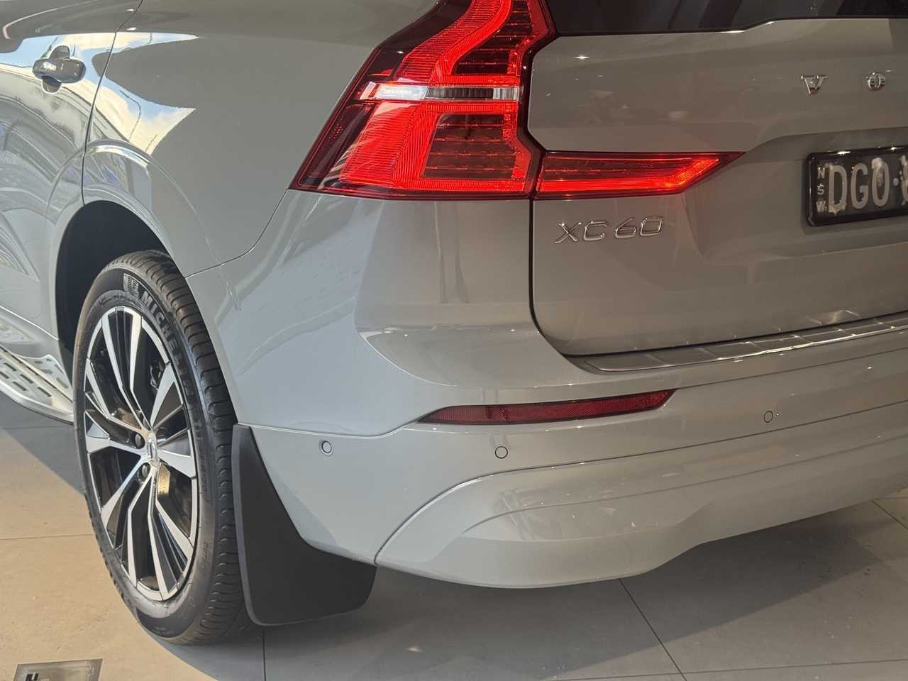 Volvo  XC60 Plus, B5 AWD Mild hybrid, Petrol