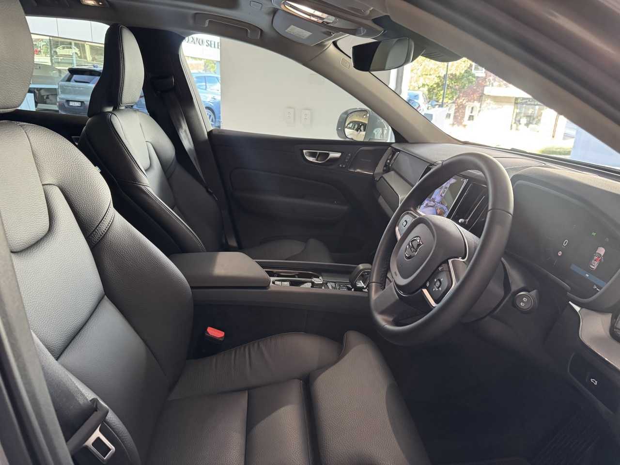 Volvo  XC60 Plus, B5 AWD Mild hybrid, Petrol