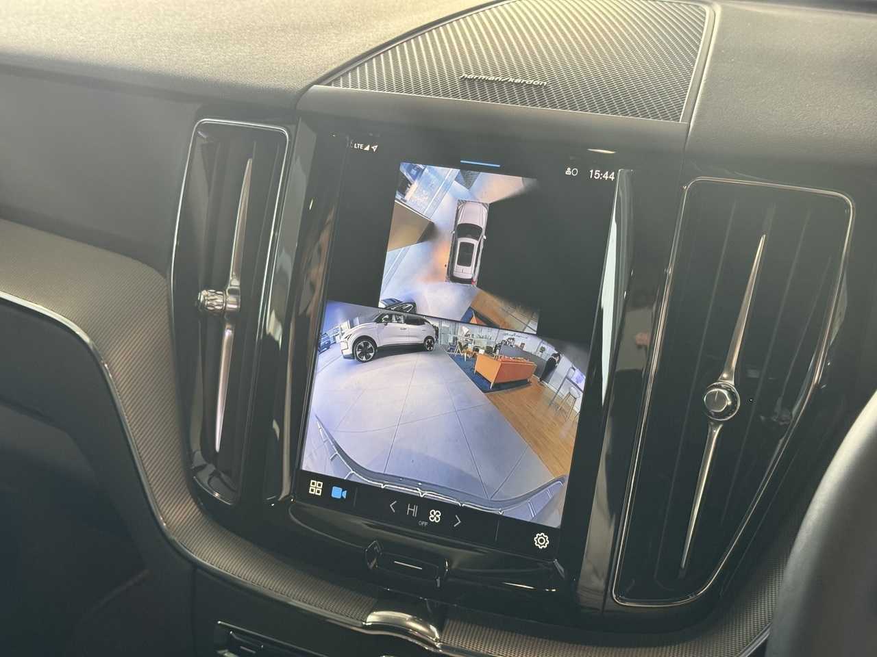 Volvo  XC60 Plus, B5 AWD Mild hybrid, Petrol