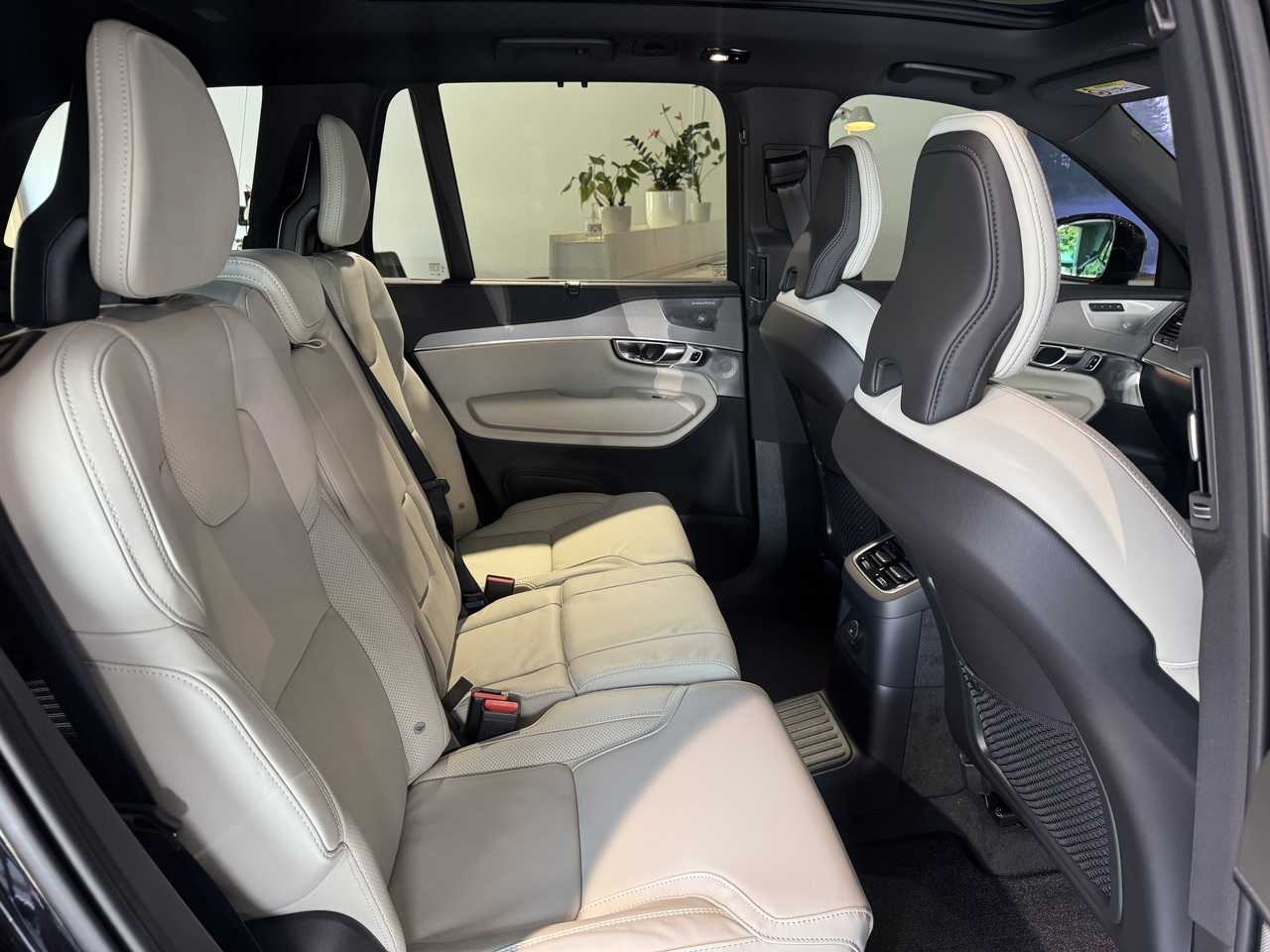 Volvo  XC90 Ultra, T8 AWD Plug-in hybrid, Electric/Petrol, Dark, 7 Seats