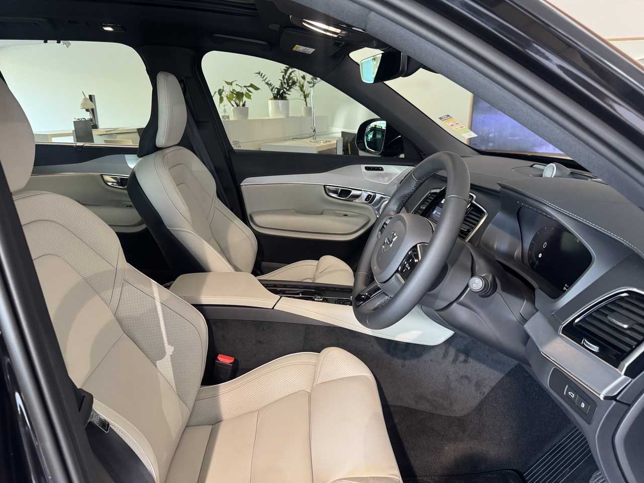 Volvo  XC90 Ultra, T8 AWD Plug-in hybrid, Electric/Petrol, Dark, 7 Seats