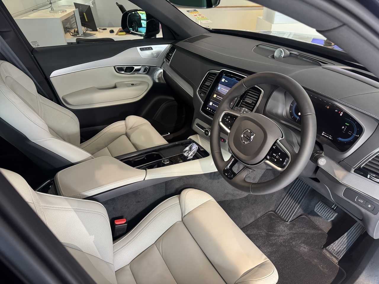 Volvo  XC90 Ultra, T8 AWD Plug-in hybrid, Electric/Petrol, Dark, 7 Seats