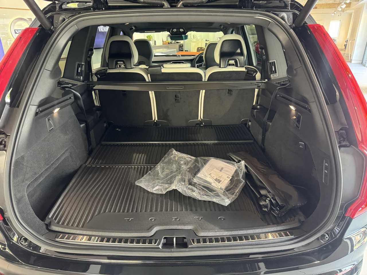 Volvo  XC90 Ultra, T8 AWD Plug-in hybrid, Electric/Petrol, Dark, 7 Seats