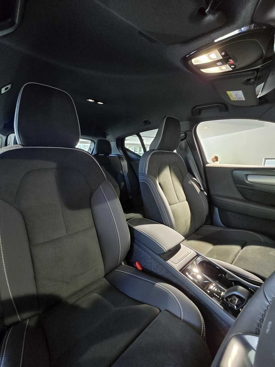 Volvo  XC40 Black Edition Ultra, B4 AWD Mild hybrid, Petrol